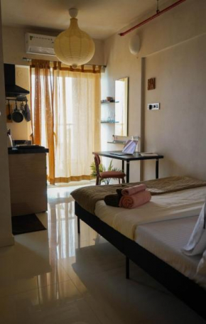 Room Dawn 12th floor Pvt studio w Balcony & Wifi